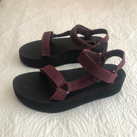Teva Platform Sandal. Size 10 - Picture 1 of 5